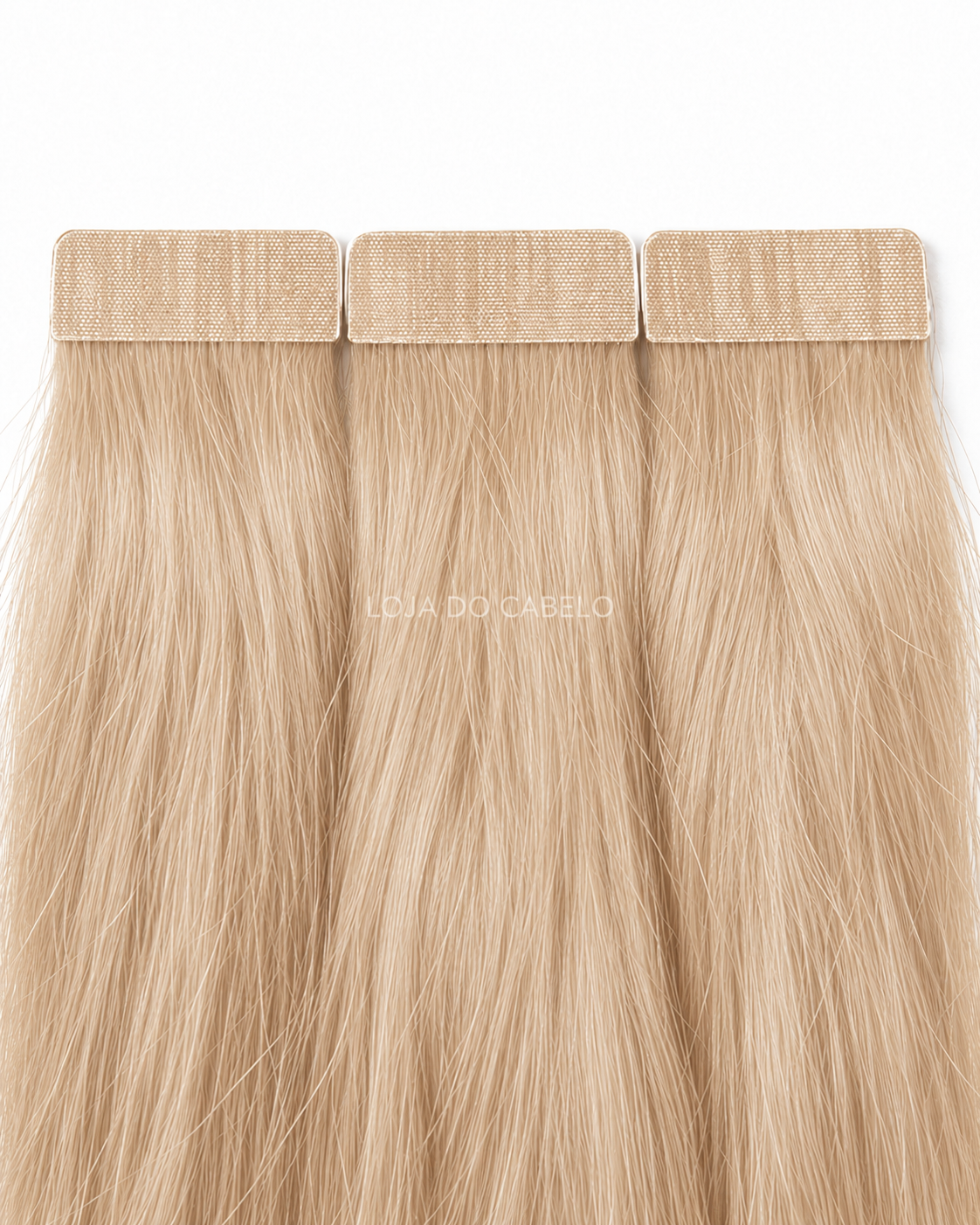Extensões de cabelo liso com fita adesiva 60 cm · Cor #613 — pontas cheias e bases adesivas.